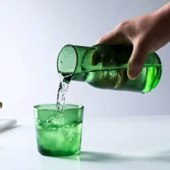 550 ml Wasserkaraffe mit Glas-Set für den Nachttisch – Blau, Bernstein, Blaugrün, Grau