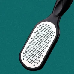 Abgestorbene Hautzellen entfernen - Professionelles Fußpflege-Peeling