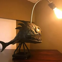 Anglerfisch-Schreibtischlampe – Kreatives Eisen-Dekorlicht
