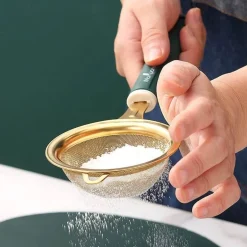 Antihaftbeschichtete Backutensilien – Küchenutensilien mit mattierter Textur