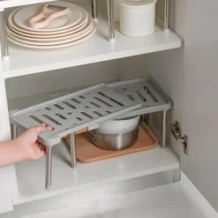 Ausziehbares Schrank-Organizer-Regal – platzsparende Aufbewahrung in der Küche