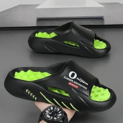 Bequeme orangefarbene Strandpantoffeln mit massierendem Fußbett für ganztägige Entspannung