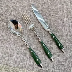 Besteckset aus Edelstahl - Gabeln, Löffel, Messer