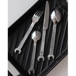 Besteckset aus Edelstahl – Schraubenschlüssel, Messer, Gabel, Löffel, Küchenutensilien