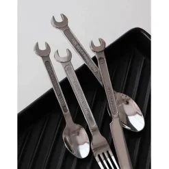 Besteckset aus Edelstahl – Schraubenschlüssel, Messer, Gabel, Löffel, Küchenutensilien