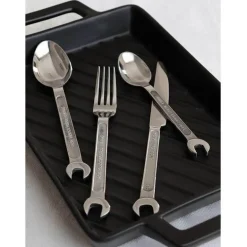 Besteckset aus Edelstahl – Schraubenschlüssel, Messer, Gabel, Löffel, Küchenutensilien