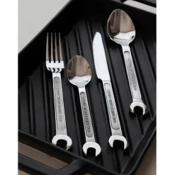 Besteckset aus Edelstahl – Schraubenschlüssel, Messer, Gabel, Löffel, Küchenutensilien