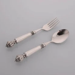 Besteckset aus Edelstahl – Gabeln, Löffel, Messer zum Essen