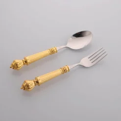 Besteckset aus Edelstahl – Gabeln, Löffel, Messer zum Essen