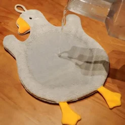 Bestickte Mikrofaser-Handtücher – bezauberndes Korallensamt-Gans-Design für stilvolle Badezimmer