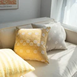 Bestickter Kissenbezug - Dekoratives Akzentkissen