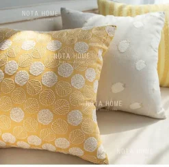 Bestickter Kissenbezug - Dekoratives Akzentkissen