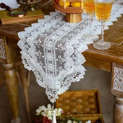 Bestickter Makramee-Tischläufer – Hohldesign, Heimdekoration