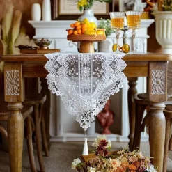 Bestickter Makramee-Tischläufer – Hohldesign, Heimdekoration