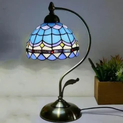 Böhmische Rosen-Tischlampe – floraler Wohndekor-Akzent