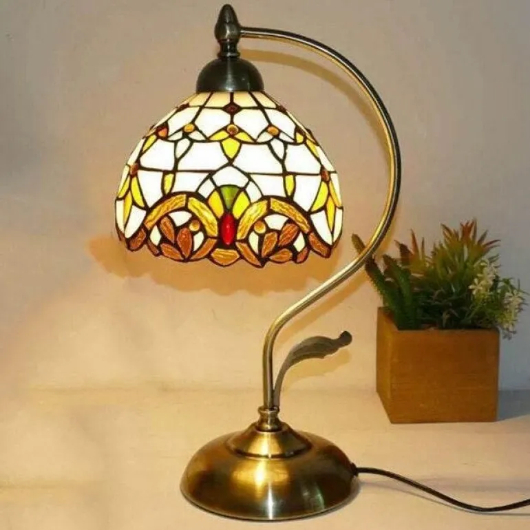 Böhmische Rosen-Tischlampe – floraler Wohndekor-Akzent
