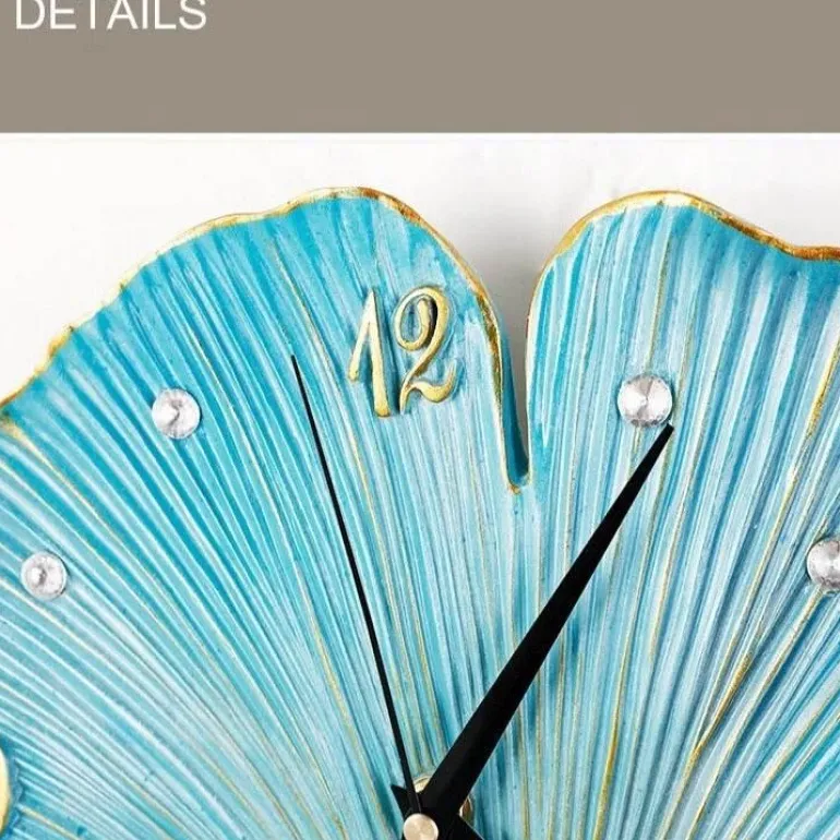 Blatt-Wanduhr – Elegantes, stilles Dekor