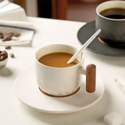 Blaues Retro-Kaffeetassen-Set aus Keramik mit Untertasse und Holzgriff – 130 ml