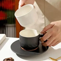 Blaues Retro-Kaffeetassen-Set aus Keramik mit Untertasse und Holzgriff – 130 ml