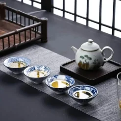 Blau-weiße Teetasse aus Porzellan – japanische Espressotasse