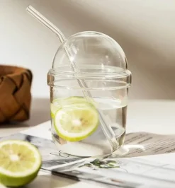 Borosilikatglasbecher mit Deckel und Strohhalm – vertikal gestreifte Kaffeetasse