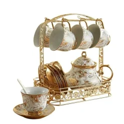 Britisches Porzellan-Teeservice – Kaffeetassen mit goldenem Aufkleber