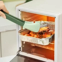 Bunte Antihaft-Zangen – Kochutensilien mit matter Oberfläche