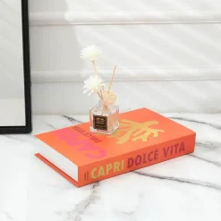 Bunte Dekobücher – Lebendige Deko fürs Bücherregal