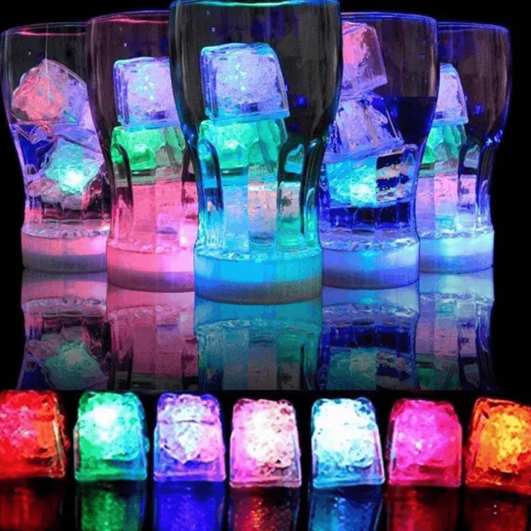 Bunte LED-Eiswürfel – Leuchtende, wasseraktivierte Partydekoration