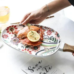 Bunter Servierteller aus Keramik mit Blumenmuster – dekoratives Geschirr