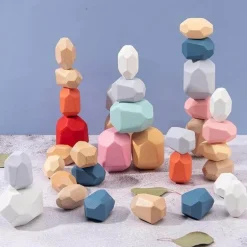 Buntes Stapelspiel aus Holz – Intelligentes Spielset für Kinder