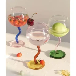 Buntes Weinglas mit gedrehtem Stiel – 300 ml Kelch