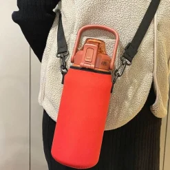 Camping-Thermoskanne aus Edelstahl mit integriertem Strohhalm