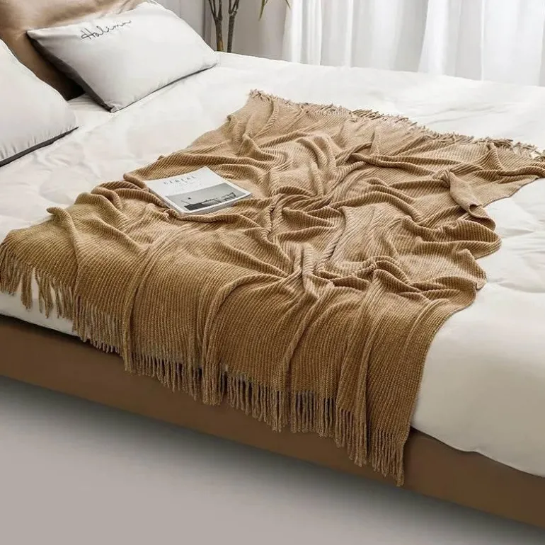Chenille-Strickdecke – weicher, kühlender Sofabezug mit Quasten am Bettende