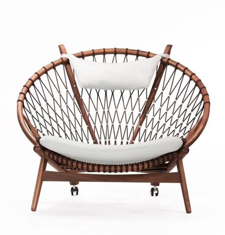 Circle Chair aus amerikanischem Nussbaumholz – Stilvolle Sitzmöbel im Mid-Century-Modern-Stil
