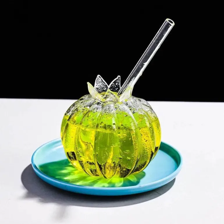 Cocktailglas-Set in Granatapfelform mit wiederverwendbarem Strohhalm