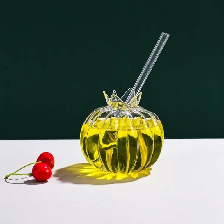 Cocktailglas-Set in Granatapfelform mit wiederverwendbarem Strohhalm