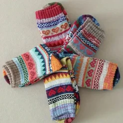 Crew-Socken mit Herz-Strickmuster – gemütliche modische Damensocken