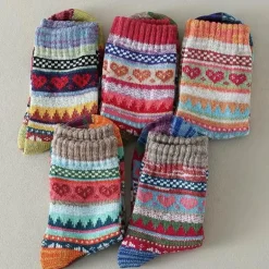 Crew-Socken mit Herz-Strickmuster – gemütliche modische Damensocken