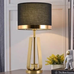 Crowns Embrace Tischlampe – Elegante Beleuchtung für Zuhause