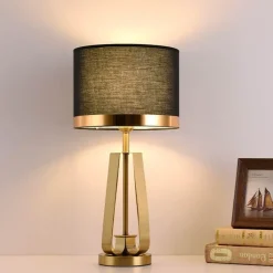 Crowns Embrace Tischlampe – Elegante Beleuchtung für Zuhause