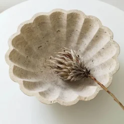 Dekorative Schale aus Travertin – Tafelaufsatz aus Naturstein