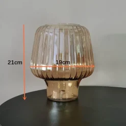 Dekorative Tischlampe aus gehämmertem Glas – stilvolle Beleuchtungsvorrichtung