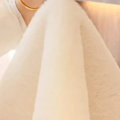 Dekorativer Teppich in Wolkenform – weicher Akzent fürs Kinderzimmer