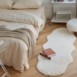 Dekorativer Teppich in Wolkenform – weicher Akzent fürs Kinderzimmer