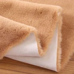 Dekorativer Teppich in Wolkenform – weicher Akzent fürs Kinderzimmer