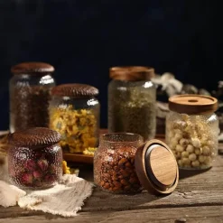 Dekoratives Vorratsglas aus gehämmertem Glas – stilvoller Küchenbehälter