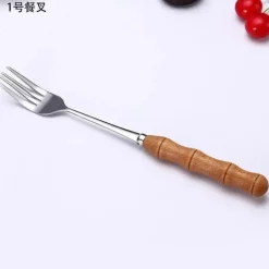 Dessertbesteck-Set aus Edelstahl mit eleganten Holzgriffen