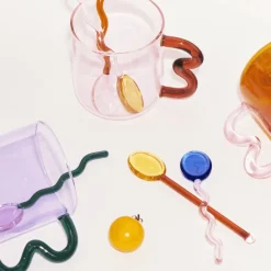 Dessertlöffel aus gewelltem Glas – elegante Servierutensilien