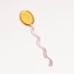 Dessertlöffel aus gewelltem Glas – elegante Servierutensilien